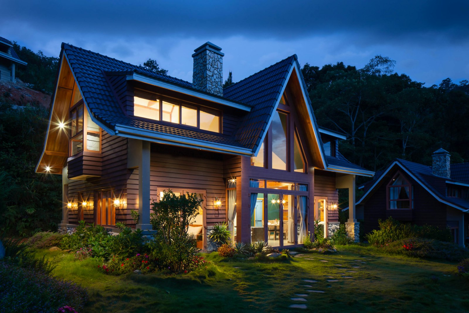 What Does Homeowners Insurance Cover (and What It Doesn’t)?